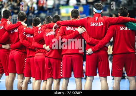 Berlin, Allemagne, 15 janvier 2019 : équipe nationale de handball de Serbie pendant l'hymne national au cours de la coupe du monde de Handball pour Homme Banque D'Images