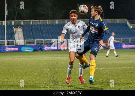 Velsen, Pays-Bas. 10 janvier, 2020. 26, 10-01-2020, la Rabobank IJmond Stadion Keuken Kampioen Divisie, néerlandaise de football, saison 2019-2020, Telstar player Illias Bronkhorst, FC Eindhoven player Kaj de Rooij pendant le match Telstar - Eindhoven : Crédit Photos Pro/Alamy Live News Banque D'Images