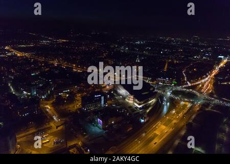 Le 26 octobre 2019. Cracovie, Pologne. Ville de nuit avec des lumières brillantes, arial view Banque D'Images