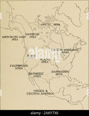 Les Indiens d'Amérique du nord des Plaines . 69 sacs de tabac et du tuyau. Grève 70 Dakota-a-light pochette. Les Arapaho 72 l'ébullition avec des pierres chaudes dans un petit ventre appuyé par des bâtons. Pied-noir 75 cuillère en corne de buffle 7610 &gt ; d'INDI JE malade. La PAGE DES PLAINES. Couteau d'Os 80 un bouclier de cuir de buffle du nord de Blackfoot . 83 Le Camp Cheyenne Circle 90 UN CHIEN danseur. Les hidatsas 95 Danse de la société Bull. Mandans "&gt;7 jambières de peau de buffle, Arapaho Womens Society ... Un Blackfool 98 Guerre Médecine LOO-pipe et Bundle mauvais un paquet et son contenu. 112 Arapaho Arapaho Sun Dance, modèle dans le Musée 11) Creuser Banque D'Images