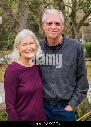 Portrait plein air de adulte âge couple marié Banque D'Images