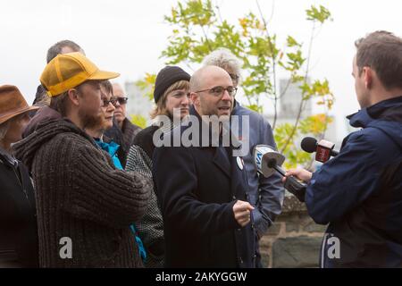 Le député de Québec Solidaire Sol Zanetti est perçu au cours de la campagne électorale 2008 du Québec à Québec le mercredi 19 septembre 2018. Banque D'Images