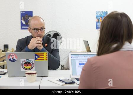 Le député de Québec Solidaire Sol Zanetti est perçu au cours de la campagne électorale 2008 du Québec à Québec le mercredi 19 septembre 2018. Banque D'Images