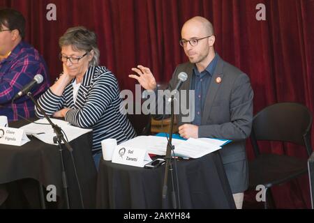 Le député de Québec Solidaire Sol Zanetti est perçu au cours de la campagne électorale 2008 du Québec à Québec le mercredi 19 septembre 2018. Banque D'Images