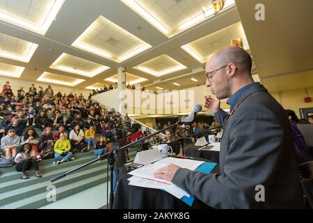 Le député de Québec Solidaire Sol Zanetti est perçu au cours de la campagne électorale 2008 du Québec à Québec le mercredi 19 septembre 2018. Banque D'Images