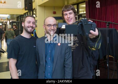 Le député de Québec Solidaire Sol Zanetti est perçu au cours de la campagne électorale 2008 du Québec à Québec le mercredi 19 septembre 2018. Banque D'Images