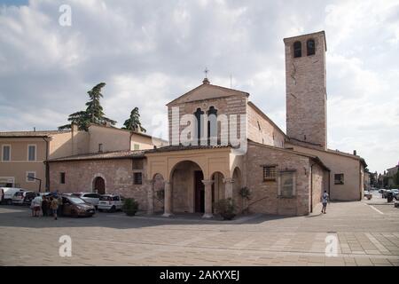 Église romane de Santa Maria Infraportas dans centre historique de Foligno, en Ombrie, Italie. 21 août 2019, la plus ancienne église de Foligno © Wojciech S Banque D'Images