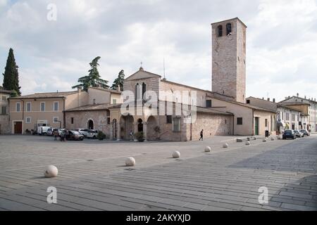 Église romane de Santa Maria Infraportas dans centre historique de Foligno, en Ombrie, Italie. 21 août 2019, la plus ancienne église de Foligno © Wojciech S Banque D'Images