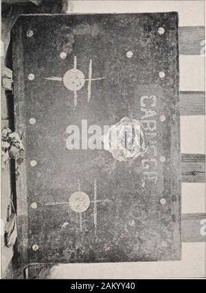 Histoire de la fabrication de plaques de blindage pour la marine des États-Unis . Avec 1 264 tonnes, étant entendu que ce montant pourrait être augmenté de 300 tonnes à l'option de la Marine russe. L'ordre wasso augmenté, et le montant total fourni au 1 561 tonnes a été prix conseillé. C'était, comme on l'a dit, l'armure ofcomparatively forme simple, beaucoup moins difficile à manu-facture que la moyenne armure pour nos propres navires, andonly une partie a été d'être Harveyized. Il a été deliveredpromptly à la date fixée par le contrat, et a rencontré suc-bien les exigences sévères imposées par les spécifications le russe. Banque D'Images