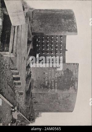 Histoire de la fabrication de plaques de blindage pour l'United States Navy . jusqu'il a tous les beencontracted pour : et poussé plus loin, que le secrétaire de la Marine isauthorized dans son pouvoir discrétionnaire d'un contrat avec l'une ou l'ensemble de l'accumulation d'ers les coques et les machines de ces navires, ou avec un ou morebidders, pour la remise de l'ensemble de la quantité d'armure a dit, si heshall jugent le meilleur intérêt de l'État. La limitation ci-dessus du coût de l'armure, à savoir 3 210 000 $, est au prix de 400 $ par tonne. Dans cette loi, comme il l'a finalement été adoptée par les deux Chambres du Con-gress a été approuvé et M Banque D'Images