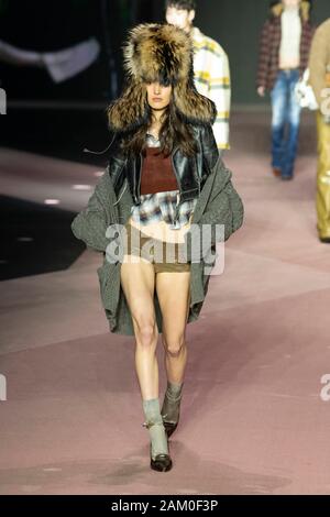 Milan, Italie. 10 janvier, 2020. DSQUARED2 Automne/Hiver 2020/2021 de piste à Milan Fashion Week d'hommes Janvier 2020 - Milan, Italie 10/01/2020 | Crédit dans le monde entier d'utilisation : dpa/Alamy Live News Banque D'Images
