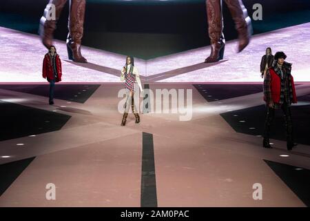 Milano, Italie. 10 janvier, 2020. DSQUARED2 Automne/Hiver 2020/2021 de piste à Milan Fashion Week d'hommes Janvier 2020 - Milan, Italie 10/01/2020 | Crédit dans le monde entier d'utilisation : dpa/Alamy Live News Banque D'Images