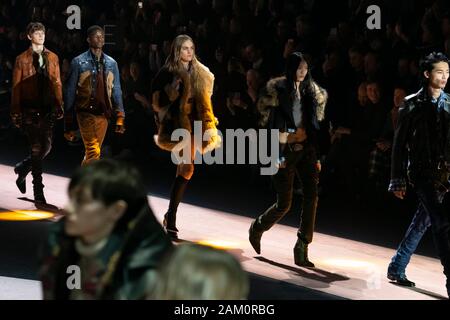 Milano, Italie. 10 janvier, 2020. DSQUARED2 Automne/Hiver 2020/2021 de piste à Milan Fashion Week d'hommes Janvier 2020 - Milan, Italie 10/01/2020 | Crédit dans le monde entier d'utilisation : dpa/Alamy Live News Banque D'Images