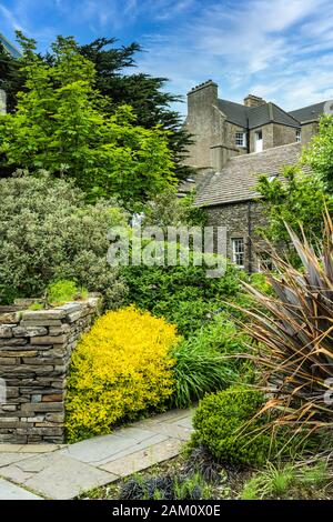 Un petit jardin dans Kikrkwall, Orkney, Scotland, Royaume-Uni, Europe. Banque D'Images