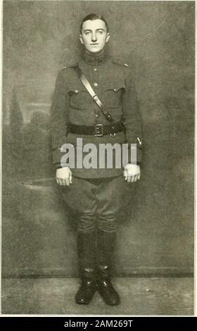 331field artillery, United States Army, 1917-1919 . Le capitaine Charles B. Stuart Naissance Chicago, 111., le 28 octobre 1892. Université du Michigan, 1915. Servi sur fivemonths frontière mexicaine avec de l'artillerie de l'Illinois d'abord en 1916. Faites slt,F. A. R. C, le 1 mai, 1917. 1er R. O. T. C, Fort Sheridan, 111. CommissionedCaptain 15 Août, 1917. Attribué à 331F. Août 29,1917. Dans commandof 331E BATTERIE F.A. depuis cette date. Membre de la classe 10, l'École de feu d'artillerie forField à Fort Sill, Oklahoma 331 ! ! Field Artillery,/7f Banque D'Images