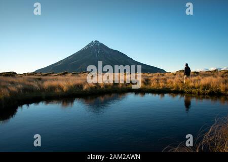 Circuit de randonnée à Pouakai offrant une vue imprenable sur le Mont Taranaki dans le parc national d'Egmont Banque D'Images