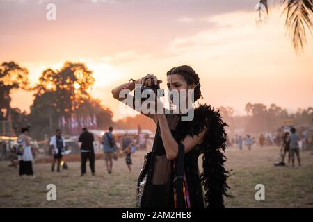 Pattaya, THAÏLANDE - 15 DÉCEMBRE: Les gens pendant le festival Wonderfruit 2019, l'homme en feu asiatique le 15 décembre 2019 à Pattaya, Thaïlande. Banque D'Images