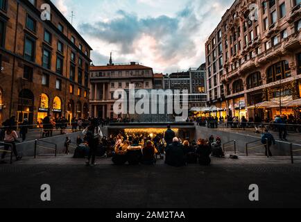 Le nouvel Apple Store à la place de la liberté, Milano Banque D'Images