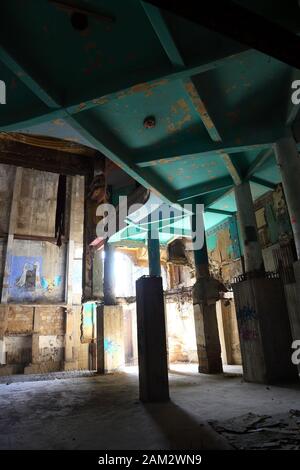 Editorial Beyrouth, Liban- 12.24.2019 : Reste du grand théâtre construit en 1929 et détruit pendant la guerre civile. Banque D'Images