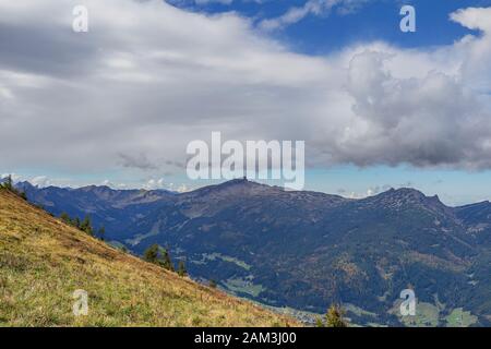 Oberstdorf - vue de Fellhorn montagne Ridge Chemin De Randonnée à Hoher Ifen à Kleinwalsertal, Bavière, Allemagne, 27.09.2017 Banque D'Images