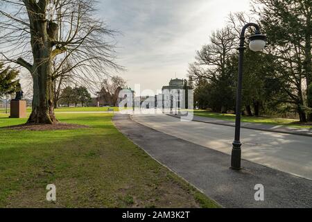 Essen - vue sur la promenade jusqu'à la façade de la Villa Huegel, Rhénanie du Nord Westphalie, Allemagne, Essen, 23.02.2019 Banque D'Images