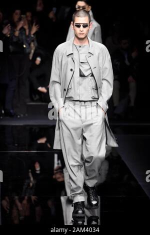 Milan, Italie. 11Th Jan, 2020. Milan Fashion week, Les Hommes Automne Hiver. 2020 2021 Milan, mode masculine Automne Hiver 2020 2021. Emporio Armani Photo : Crédit photo : modèle indépendant Agence/Alamy Live News Banque D'Images