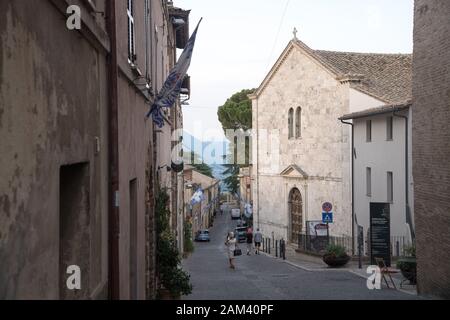 Quartier gothique Eglise Sant'Agostino (église Sant'Agostino) dans centre historique de Montefalco, Ombrie, Italie. 21 août 2019 © Wojciech Strozyk / Alamy Sto Banque D'Images