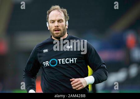 Swansea, Royaume-Uni. 11Th Jan, 2020. Ospreys Alun Wyn Jones de chauffe avant les Ospreys v Saracens Heineken Cup Rugby Match des Champions. Credit : Gruffydd Ll. Thomas/Alamy Live News Banque D'Images