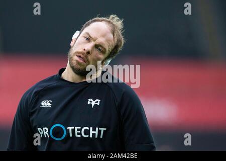 Swansea, Royaume-Uni. 11Th Jan, 2020. Ospreys Alun Wyn Jones de chauffe avant les Ospreys v Saracens Heineken Cup Rugby Match des Champions. Credit : Gruffydd Ll. Thomas/Alamy Live News Banque D'Images