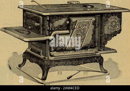 Janvier-juin 1897 merchandising matériel . ES JAMAIS PRODUITS poiiSTS mm du mérite. 1. Les plaques de four sont faites d'acier laminé à froid, ET NE PEUT PAS SE DÉFORMER OU SE FISSURER. 2. La chaleur passe plus rapidement dans thanthrough en acier, fonte et donc four est chauffé et morequickly le carburant est enregistré. 3. Four est très grand et bien ventilés, et a ourpatent conduits double à l'avant, de sorte que la chaleur est distributedevenly. 4. Le grand joyau est faite avec piecesbetween centre des trous de pot si large que vous pouvez mettre sur 4 largepots, ou deux grands pots et d'une chaudière, d'un lavage à la fois. 5. Le dessus est moulé en 4 parties, et n'est donc pas de Banque D'Images