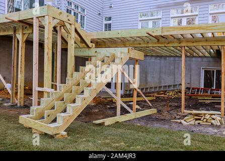 L'installation de patio de pont la construction. dotées d'un pont au-dessus du sol Banque D'Images