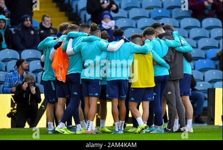 Les joueurs de Leeds United au cours d'un échange à venir du ciel parier Championship match à Elland Road, Leeds. Banque D'Images