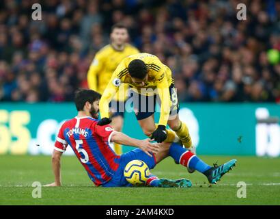Londres, Royaume-Uni. 11Th Jan, 2020. Londres, ANGLETERRE - 11 janvier : Crystal Palace, James Tomkins aborde Gabriel Martinelli de Arsenalduring English Premier League match entre Arsenal et Crystal Palace le 11 janvier 2020 à Selhurst Park Stadium, Londres, Angleterre. Action Crédit : Foto Sport/Alamy Live News Banque D'Images