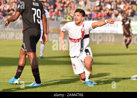 Cagliari, Italie. 11Th Jan, 2020. Giovanni simeone de Cagliari Calcio lors de Cagliari vs AC Milan - Serie A soccer italien Championnat Hommes - Crédit : LPS/Luigi Canu/Alamy Live News Banque D'Images