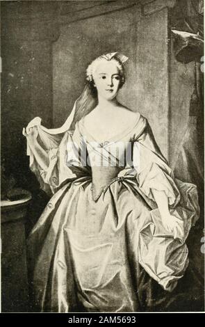 Les vicissitudes d'une dame de 1735-1821 . ry accompagnateurs. Sur le février 1752 loth, Madame Henriette, twinsister de Madame Infante, est mort. Dans momentof la première peine, la Duchesse de Parme le supplia de permission tocome et pleurons avec le roi, la reine, et le Royalfamily. Chaque année, Louis XV lui a envoyé de larges subventions jusqu'tofill le déficit de son budget, et il reflète maintenant thatshe pourrait tout aussi bien dépenser ces fonds en France, et que cet arrangement serait à son propre avantage. Le 26 septembre, l'Infante est arrivé atFontainebleau fréquentée uniquement par les membres français son h Banque D'Images