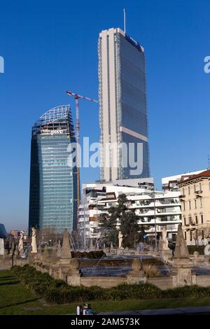 Milan, Italie - 1 janvier 2020: Nouveau quartier CityLife à Milan. Cette région dispose de trois gratte-ciel et de zones avec arbres et jardins verts Banque D'Images