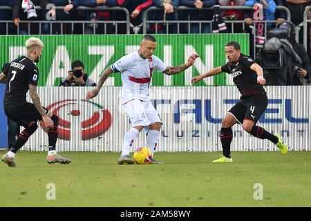 Cagliari, Italie. 11Th Jan, 2020. calcioduring radja nainggolan de Cagliari Cagliari vs AC Milan, Serie A soccer italien Championnat Hommes à Cagliari, Italie, le 11 janvier 2020 - LPS/Luigi Canu Crédit : Luigi Canu/fil LPS/ZUMA/Alamy Live News Banque D'Images