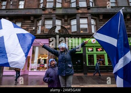 Glasgow, Ecosse, Royaume-Uni. 11Th Jan, 2020. Campagne en faveur de l'indépendance écossaise dans les rues de Glasgow. La marche a été organisée par le groupe tous sous une même bannière et a voyagé de parc Kelvingrove à travers la ville à Glasgow Green. Credit : Skully/Alamy Live News Banque D'Images