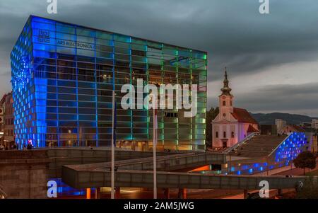 Vue de nuit sur Linz sur les rives du Danube Banque D'Images