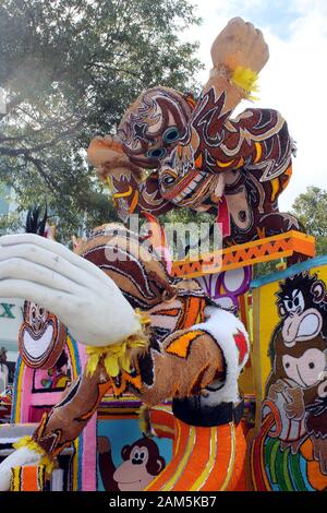 Donkey Kong flottent à la célébration du festival Junkanoo sur Bay Street, le Lendemain de Noël au centre-ville de Nassau, Bahamas Banque D'Images