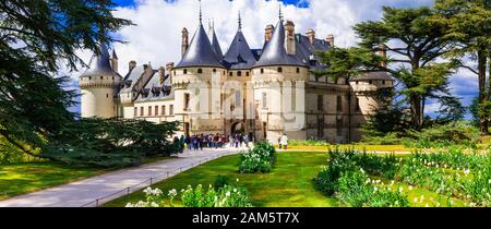 Élégant château médiéval de Chaumont sur Loire, vue avec de beaux jardins, France. Banque D'Images