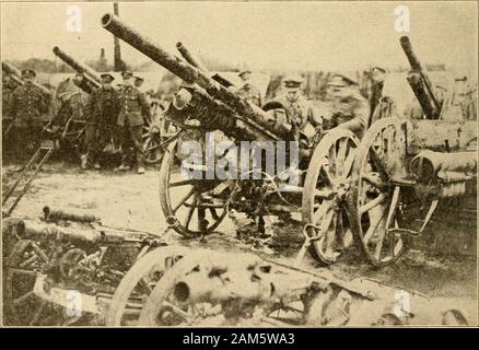 La guerre du peuple, l'histoire, livre cyclopedia et chronologie de la grande guerre mondiale . le pour la direction des opérations, theAisne entre rivière et la mer du Nord. La com-mander-en-chef des armées françaises, wasGeneral Joffre. La longueur de ligne tenue par British était d'environ 26 milles, un extendingfrom southwardacross point est d'Ypres la frontière franco-belge à theLa Bassee canal, à l'ouest de la Bassee. Avant la division canadienne a eu overthree miles de tranchées à la Bataille-avant,ils ont écouté un discours caractéristique bytheir commandant britannique, le général Alder-fils, dans laquelle il a dit, avant de lo Banque D'Images