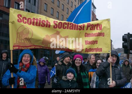Glasgow, Royaume-Uni. 11Th Jan, 2020. Autour de 100 000 manifestants participant au "tous sous une même bannière" pro-indépendance mars à Glasgow pour exiger un deuxième référendum sur l'indépendance de l'Écosse. Crédit : Richard Gass/Alamy Live News Banque D'Images