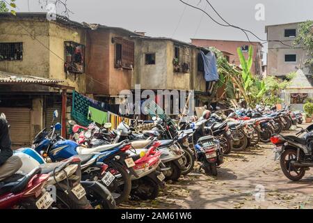 Dans la rue de Dharavi Slum à Mumbai. Inde Banque D'Images