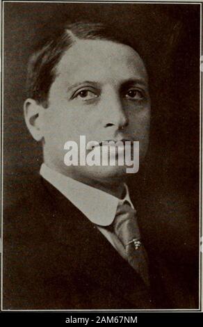 Livre bleu municipal de San Francisco, 1915 . n.mois apprivoise Rolph, Jr^ Iayor:maintenant. et père D. O. Crowley, il wasone de l'école au début des travaux de secours en fournissant de la nourriture à des milliers d'andshelter malheureux réfugiés du district de fission ^. Ces associations et les efforts fournis ont augmenté la Mission Promotion Association,l'un des facteurs les plus importants dans le développement de cette populeuse rési-dentielles et section des affaires de la ville, et dont M. Cullinan est président depuis 1911. Le 4 avril de cette même année recognitionwas officielle accordée à M. Cullinans en intérêt aff civique Banque D'Images