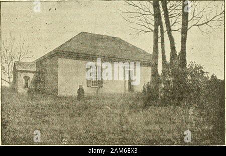 Quelques vieux monuments historiques de la Virginie et du Maryland, décrit dans un livre à la main pour les touristes sur le Washington, Alexandrie et Mount Vernon electric railway . ides l'original River Farm ofWashingtons site de l'hôtel particulier ferme, et un mille au-delà de la route, ter-minates aux portes de l'hôtel particulier de Mount Vernon. BROAD CREEK-VIEILLE ÉGLISE ET maisons anciennes. Quatre milles au-dessous de Alexandria, sur la côte du Maryland, et en face de l'Andalousie, sur le côté de la Virginie, est l'estuaire ou baie de Broad Creek. Il y allait souvent Washington,comme il le raconte dans son journal, avec son ami et voisin, Diggs, de la guerre Banque D'Images