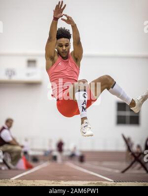 College Station, Texas, USA. 11Th Jan, 2020. Caleb Marlborough participe à la Boys triple saut lors de la Texas A&M à l'intérieur de l'école secondaire à la Classique McFerrin Athletic Center's Gilliam Stade Couvert de College Station, Texas. Prentice C. James/CSM/Alamy Live News Banque D'Images