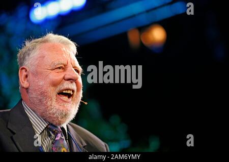 Hay-On-Wye, Hay Festival, 31 mai 2015, Terry Waite s'est exprimé sur scène au Hay Festival pour trouver de l'humour dans les endroits les plus sombres. ©PRWPhotography Banque D'Images