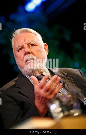 Hay-On-Wye, Hay Festival, 31 mai 2015, Terry Waite s'est exprimé sur scène au Hay Festival pour trouver de l'humour dans les endroits les plus sombres. ©PRWPhotography Banque D'Images