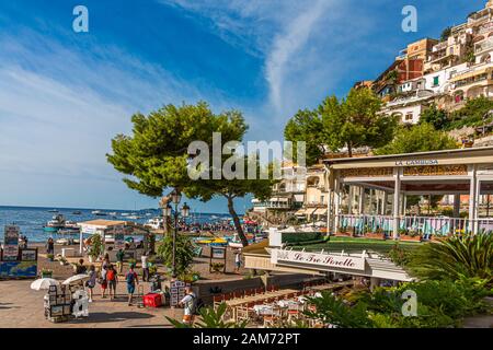 Positano, ITALIE - 26 septembre 2017: Positano est une ville sur la côte amalfitaine en Italie. Sa croissance rapide d'un petit village de pêcheurs à une internation Banque D'Images